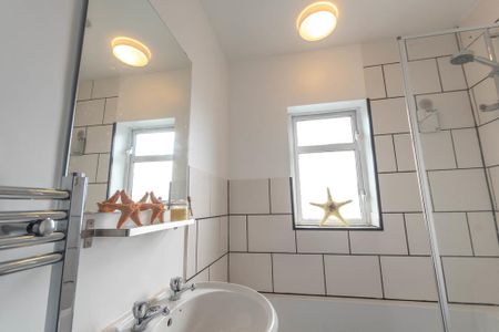 4 bedroom semi-detached house to rent - Photo 5