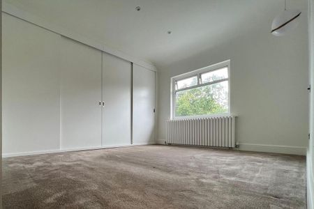 4 bedroom semi-detached house to rent - Photo 3