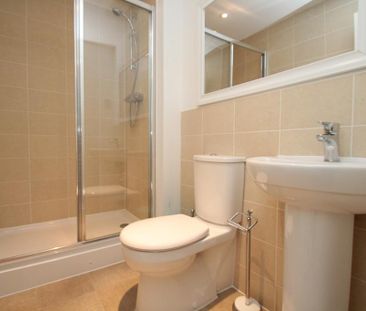 4 bedroom terraced house to rent - Photo 1