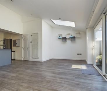 4 bedroom semi-detached house to rent - Photo 3
