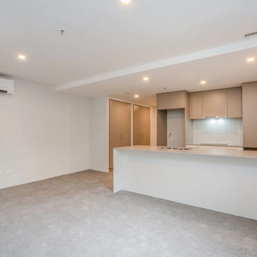 One Bedroom Apartment, Resort Style Living - Photo 1