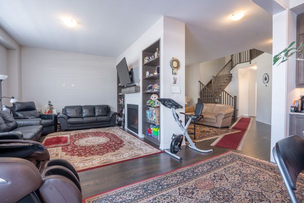 For Lease - 100 Starfire Crescent, Hamilton, Ontario - Photo 1