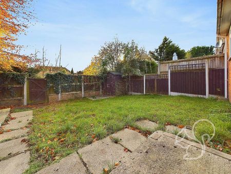 3 bedroom semi-detached bungalow to rent - Photo 2