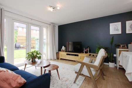 2 bedroom semi-detached house to rent - Photo 4