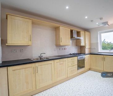 2 bedroom flat to rent - Photo 6