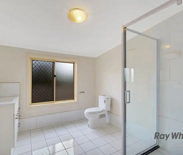 Spacious Family Home in the Heart of Runcorn - Photo 5