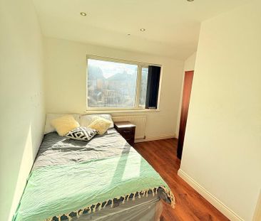 1 bedroom in a house share to rent - Photo 4