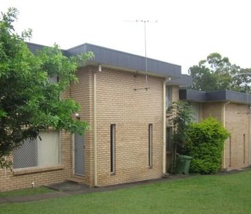 Two bedroom house in a great location - Photo 3