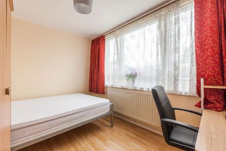 3 bedroom flat to rent - Photo 4