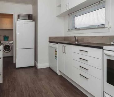 Fully furnished three bedroom home close to the CBD - Photo 3
