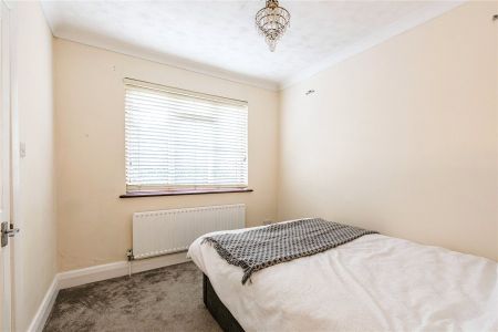 2 Ongar Close, Addlestone - 4 bedrooms Property for lettings - Seymours - Photo 2