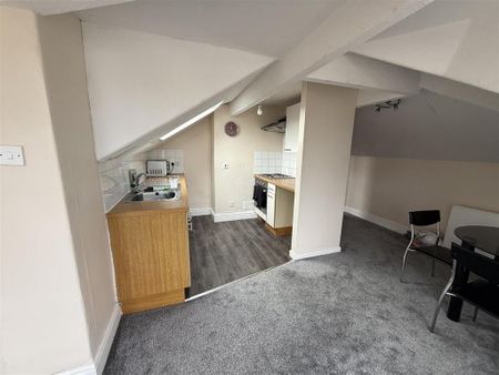 2 bedroom flat to rent - Photo 4