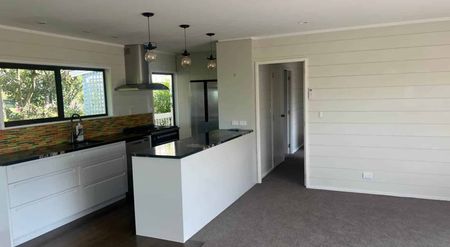 Big and private 4 bedroom home - Photo 3