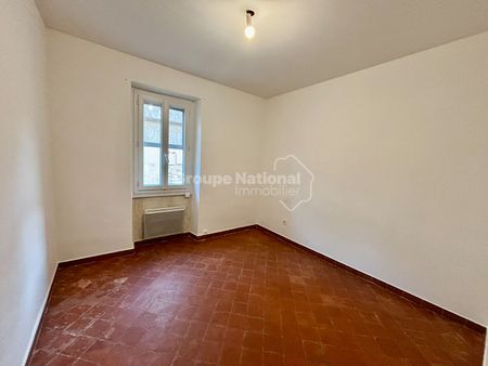 Maison T4 de 86.70 m2 avec terrasse, à Saint Etienne du Grès, - Photo 2