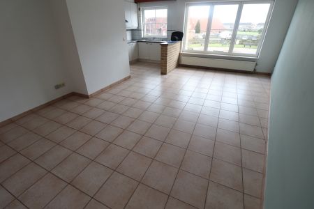 Een appartement op de 1ste verdieping met 2 slaapkamers, terras en garage. - Foto 5