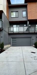 4 bed 3.5 bath brand new townhouse - Photo 3