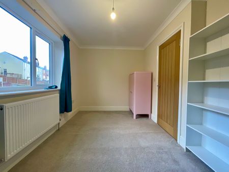 4 bedroom Town House to let - Photo 2