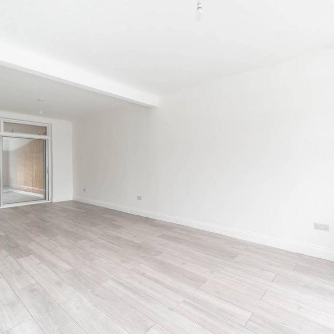 3 bedroom flat to rent - Photo 1