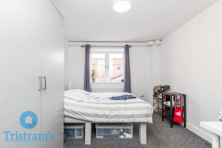 4 bed Apartment for Rent - Photo 2