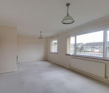 3 bedroom detached bungalow to rent - Photo 2