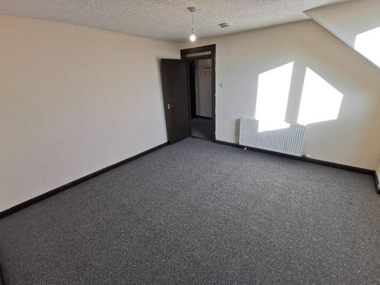 3 bedroom flat to rent - Photo 1