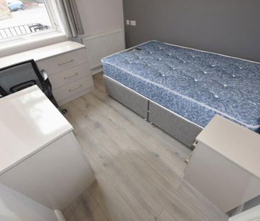 3 bedroom flat to rent - Photo 6