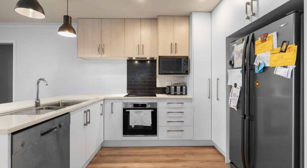 Modern home in a premium Cambridge location - Photo 1