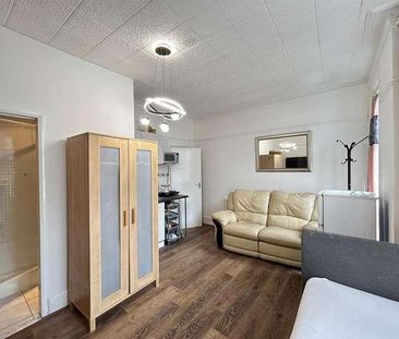 Mill Hill Road, Acton, W3 - Photo 3