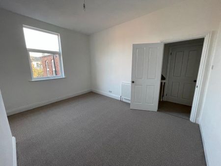 5 bedroom terraced house to rent - Photo 4