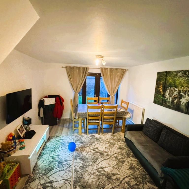 2 bedroom terraced house to rent - Photo 1