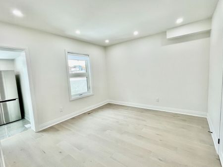 For Lease - 20 St Clair Gardens Unit# Upper, Toronto, Ontario - Photo 3