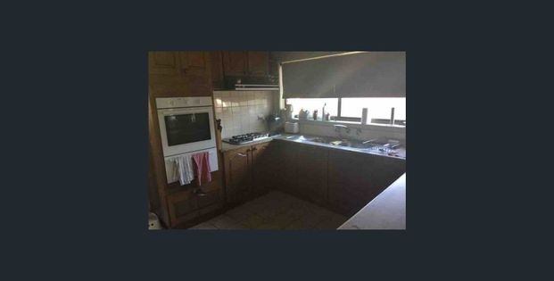 9 Anthony Drive, Chirnside Park – Family Home in a Prime Location - Photo 1