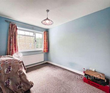 Woburn Avenue, Farnborough, GU14 - Photo 4