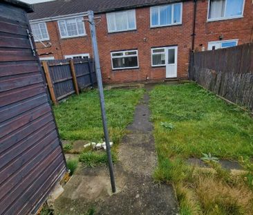 2 bedroom terraced house to rent - Photo 4