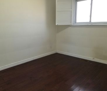 For Lease - 182 Confederation Drive Unit# Main Floor, Toronto, Ontario - Photo 6