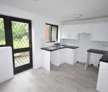2 bedroom semi-detached house to rent - Photo 6
