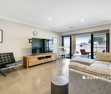 Large Family Living - Photo 1