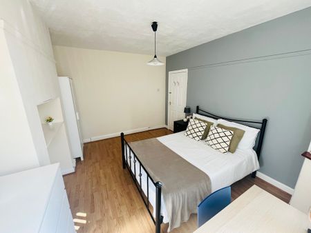 6 Bed Student Accommodation - Photo 3