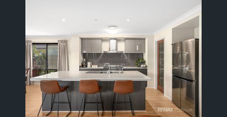 Huge Family Home Opposite Park - Photo 5