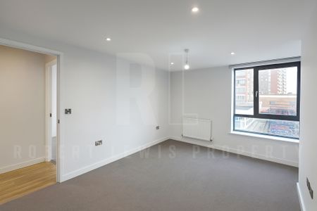 Modern Three Bedroom Modern Apartment – Foster Street, London, NW4 2FB - Photo 3