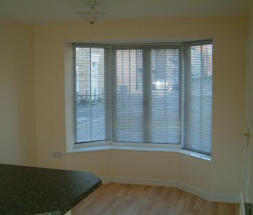 3 bedroom semi-detached house to rent - Photo 6