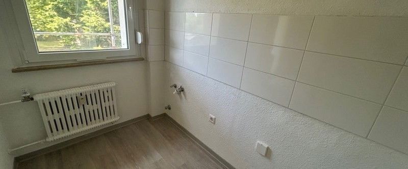 Modernisiertes Haus mit neuer Fassade und bezugsfertiger,sanierter 3-Zimmer-Wohnung inkl Balkon. - Photo 1