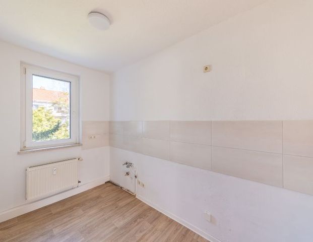 3 Zimmer-Wohnung im 2. OG mit Balkon und Dusche in Merseburg Nord - Foto 1