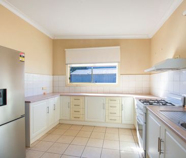 325 Thomas Street - Photo 3