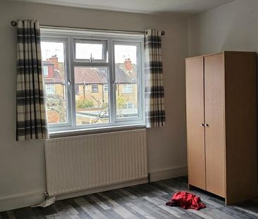 3 bedroom flat to rent - Photo 5
