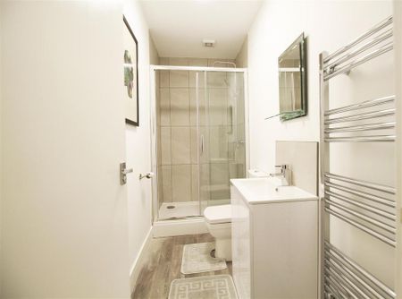 1 bedroom in a house share to rent - Photo 5