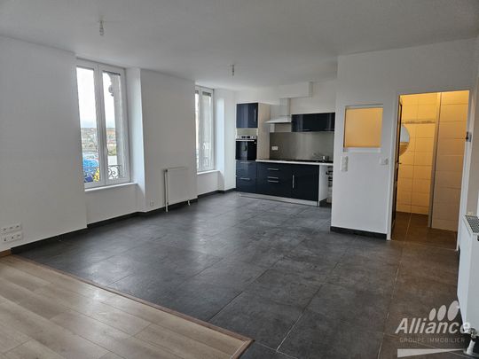 Appartement entièrement rénové de 2 Chambres 71m2 proche gare - Photo 1