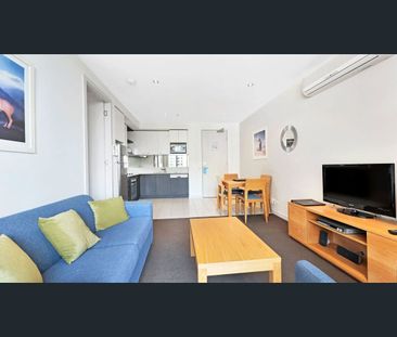 FULLY FURNISHED Convenient living in South Yarra - Photo 2