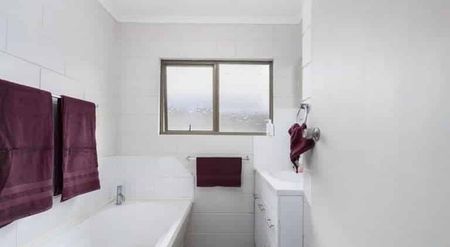 Comfortable 3 bedroom in Welbourn - Photo 5