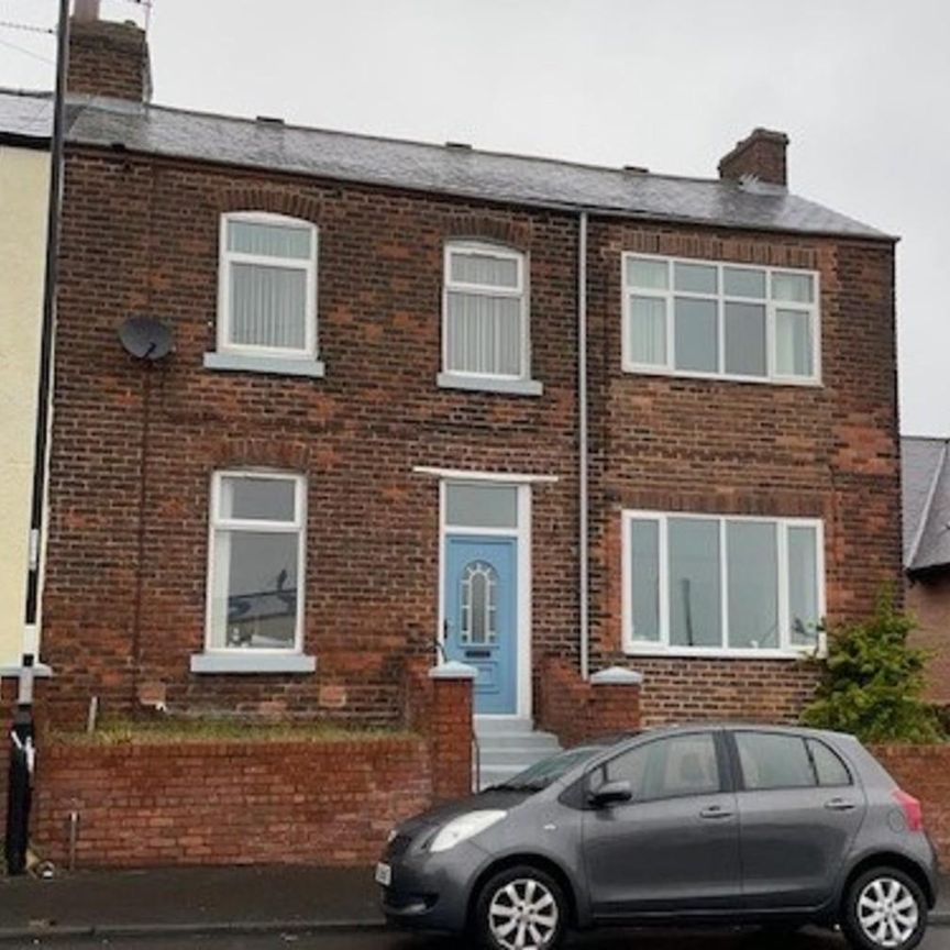 3 bedroom semi-detached house to rent - Photo 1